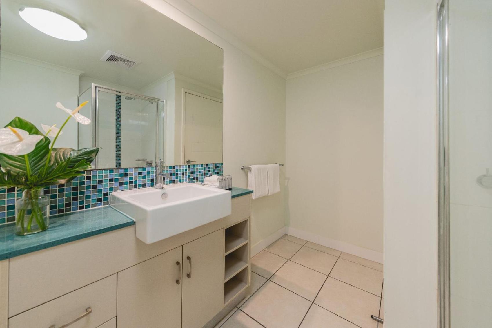 Deluxe One-Bedroom Apartment,977095288:JPEG